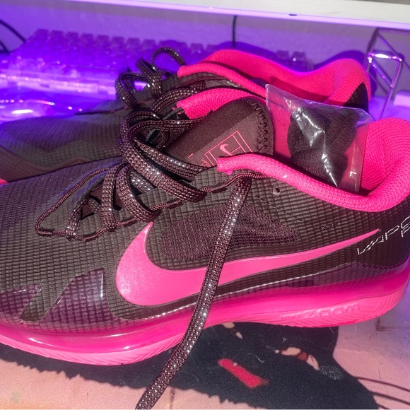 Nike Women's Court Zoom Vapor Pro Premium Tennis Shoes - Picture 3 of 8